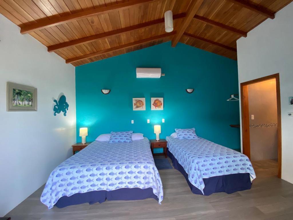 The Isabela Beach House Puerto Villamil Bagian luar foto