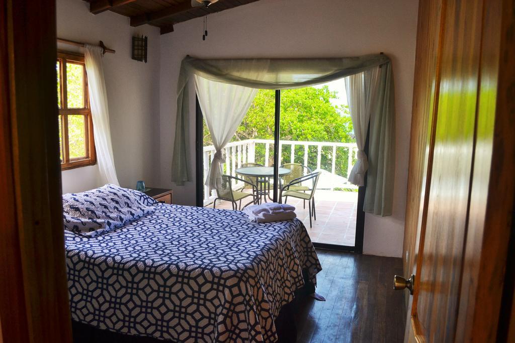 The Isabela Beach House Puerto Villamil Ruang foto