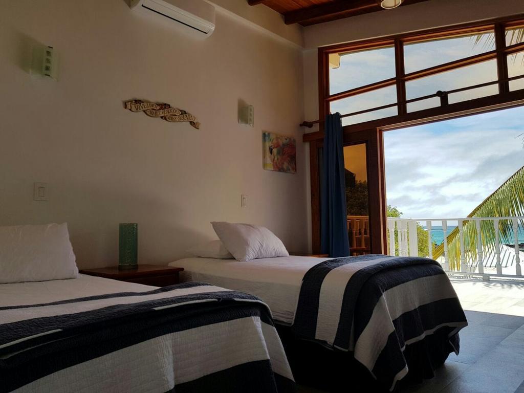 The Isabela Beach House Puerto Villamil Bagian luar foto