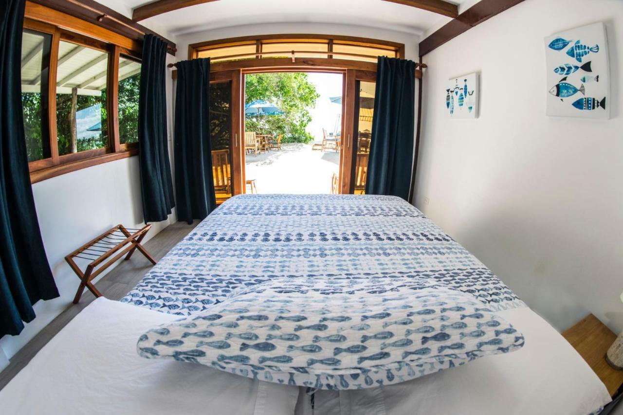 The Isabela Beach House Puerto Villamil Bagian luar foto